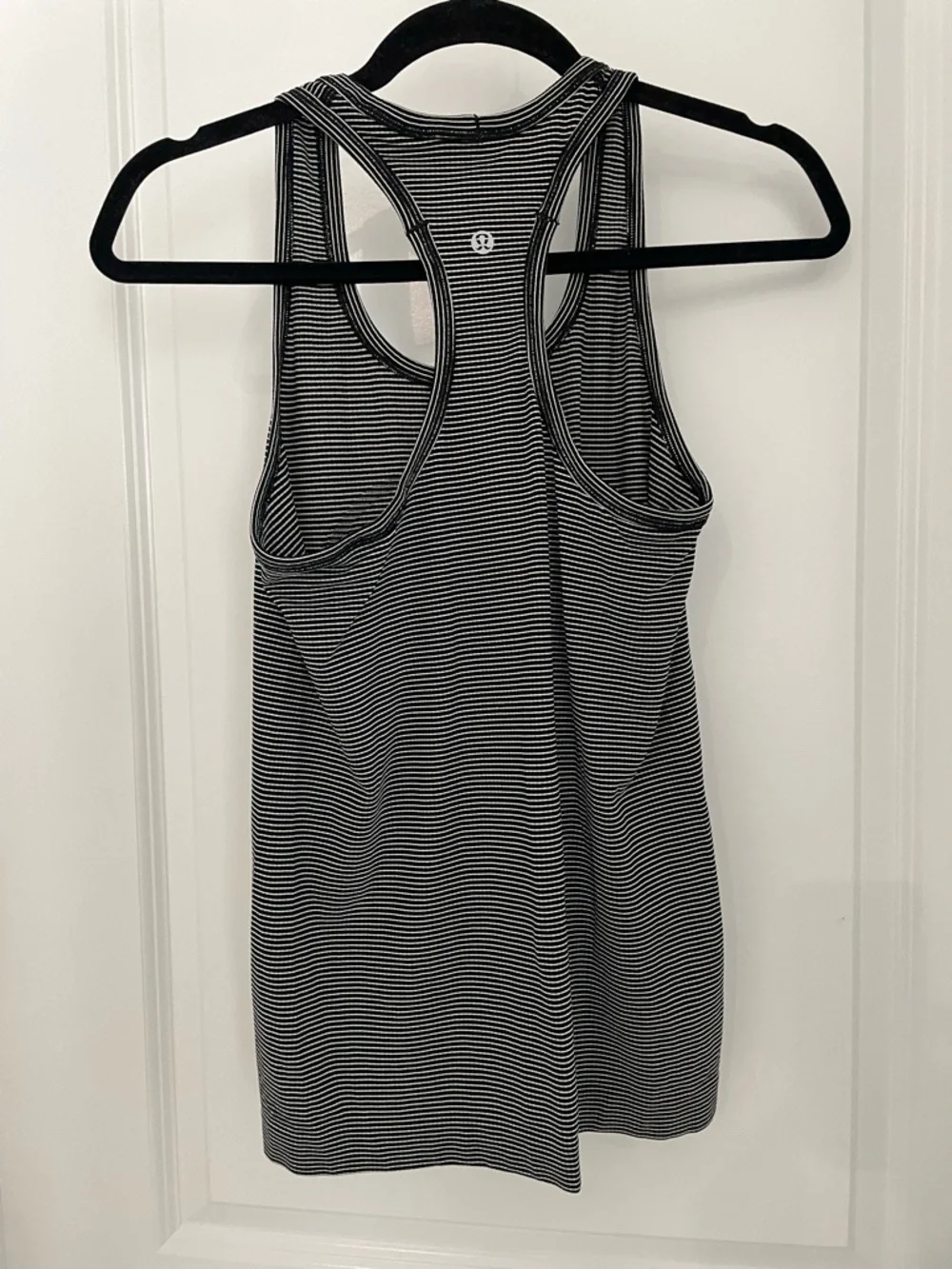 Lululemon Swiftly Tech Racerback Tank Size 6 Black Stripe Run Yoga Athleisure 10